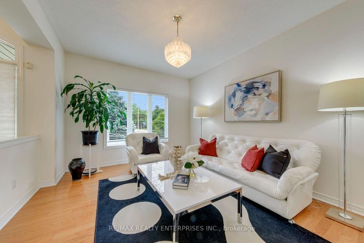 Photo 4 at 2839 Bushland Crescent, Clarkson, Mississauga
