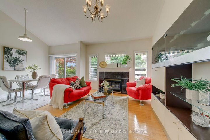 Photo 9 at 2839 Bushland Crescent, Clarkson, Mississauga