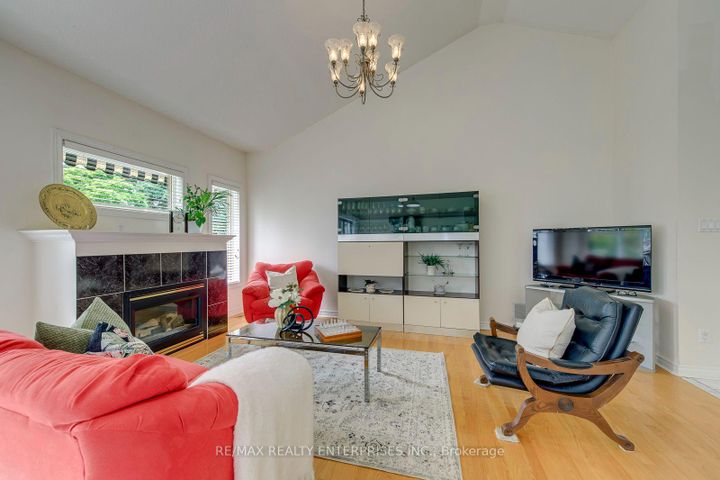 Photo 10 at 2839 Bushland Crescent, Clarkson, Mississauga