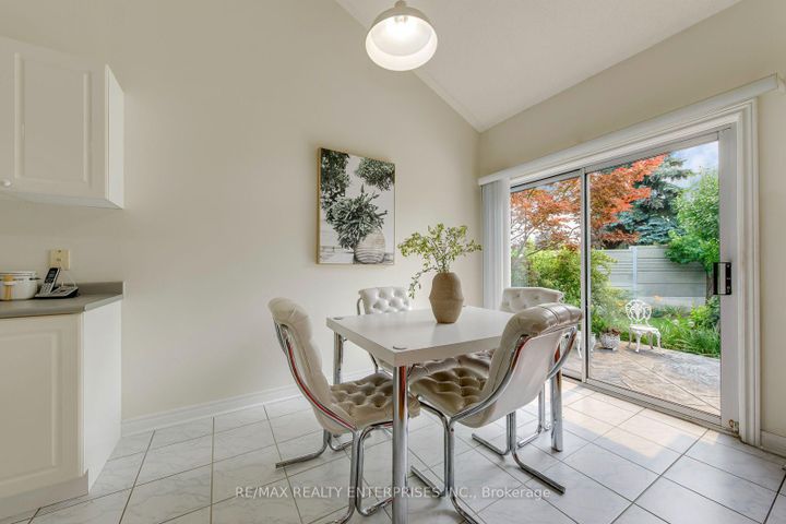 Photo 12 at 2839 Bushland Crescent, Clarkson, Mississauga
