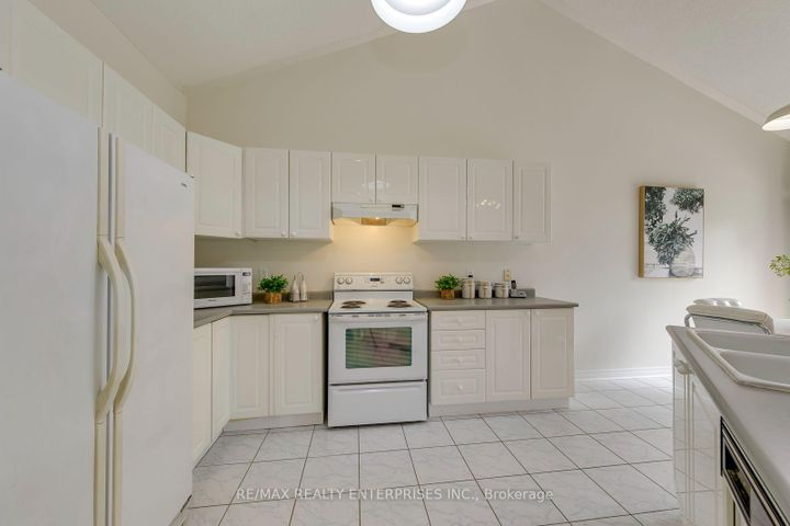 Photo 14 at 2839 Bushland Crescent, Clarkson, Mississauga