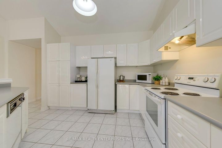 Photo 15 at 2839 Bushland Crescent, Clarkson, Mississauga