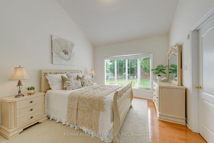 Photo 17 at 2839 Bushland Crescent, Clarkson, Mississauga