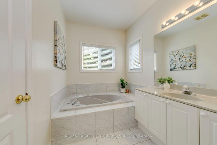 Photo 19 at 2839 Bushland Crescent, Clarkson, Mississauga