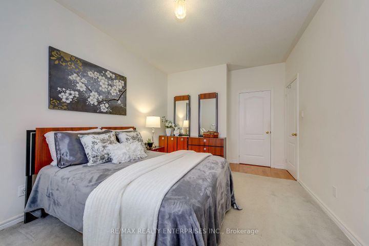 Photo 22 at 2839 Bushland Crescent, Clarkson, Mississauga