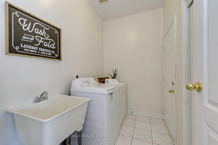 Photo 26 at 2839 Bushland Crescent, Clarkson, Mississauga