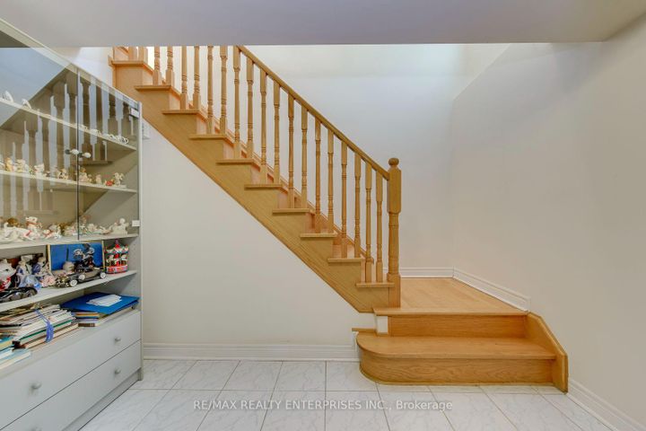 Photo 27 at 2839 Bushland Crescent, Clarkson, Mississauga