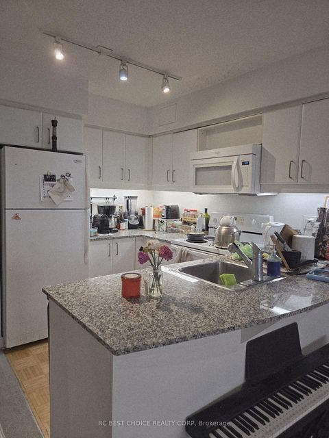 Photo 11 at 611 - 33 Sheppard Avenue, Willowdale East, Toronto