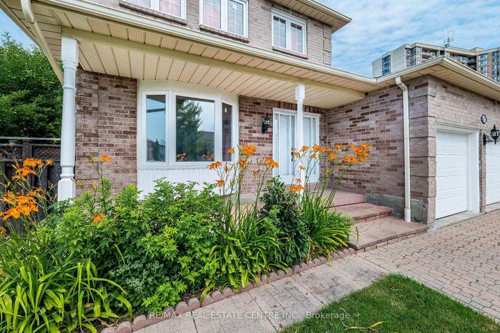 Photo 1 at 42 Lafleur Court, Fletcher's Creek South, Brampton