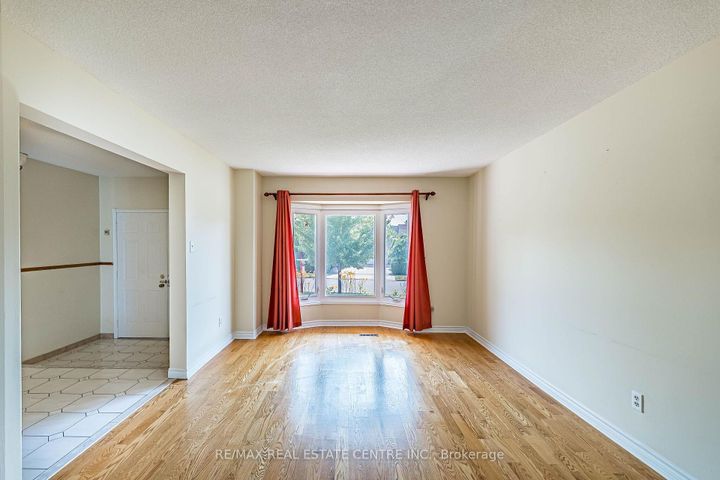 Photo 4 at 42 Lafleur Court, Fletcher's Creek South, Brampton
