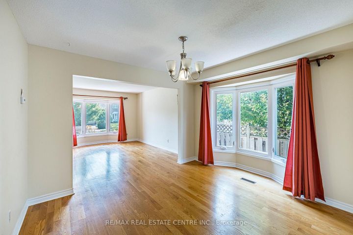 Photo 5 at 42 Lafleur Court, Fletcher's Creek South, Brampton