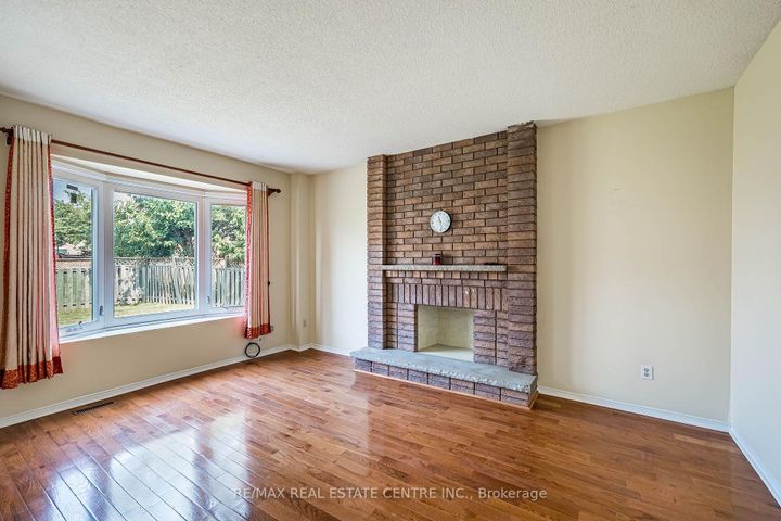 Photo 6 at 42 Lafleur Court, Fletcher's Creek South, Brampton