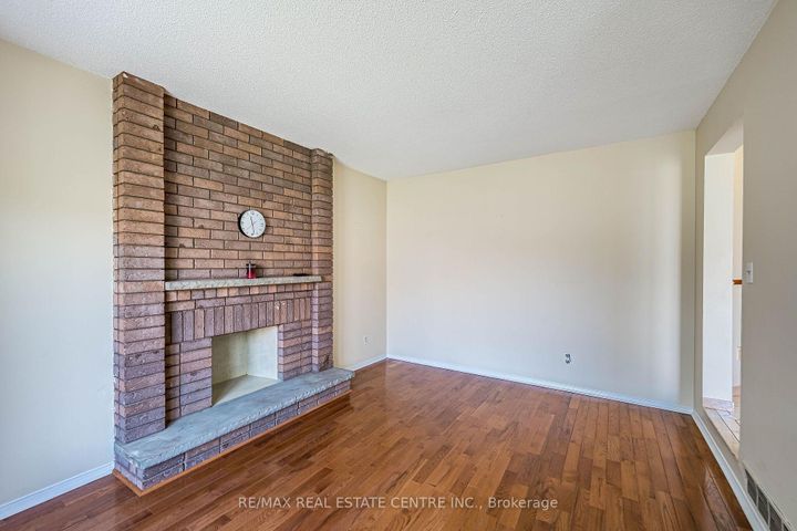 Photo 7 at 42 Lafleur Court, Fletcher's Creek South, Brampton