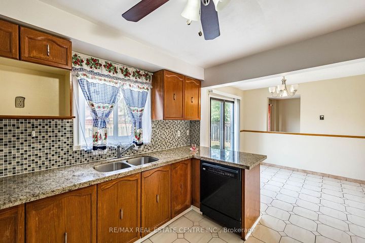 Photo 13 at 42 Lafleur Court, Fletcher's Creek South, Brampton