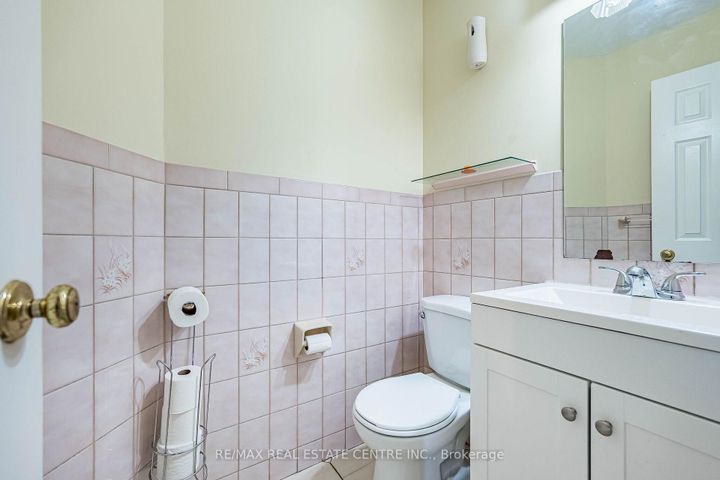 Photo 15 at 42 Lafleur Court, Fletcher's Creek South, Brampton