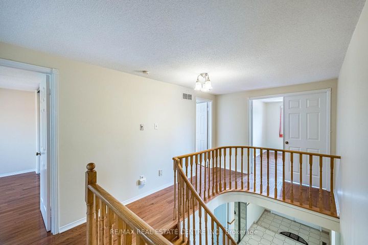 Photo 17 at 42 Lafleur Court, Fletcher's Creek South, Brampton