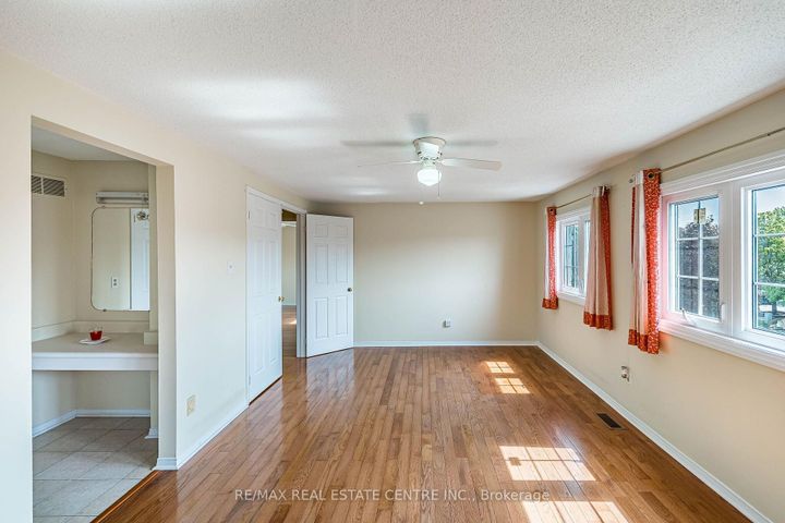 Photo 18 at 42 Lafleur Court, Fletcher's Creek South, Brampton