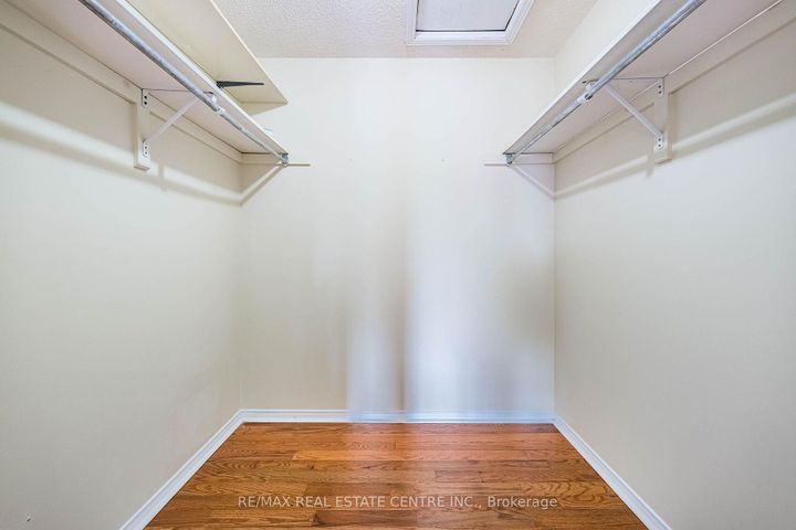 Photo 19 at 42 Lafleur Court, Fletcher's Creek South, Brampton