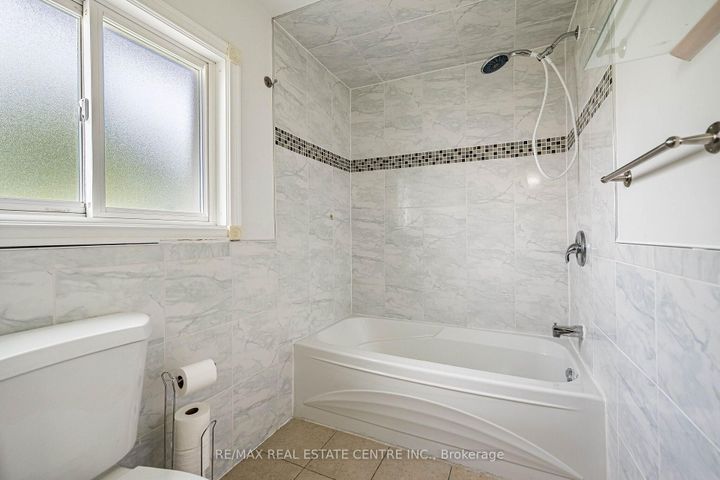 Photo 21 at 42 Lafleur Court, Fletcher's Creek South, Brampton