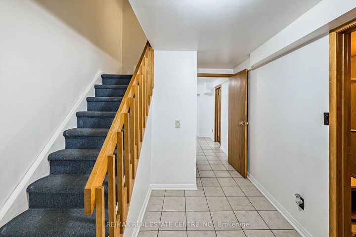 Photo 31 at 42 Lafleur Court, Fletcher's Creek South, Brampton