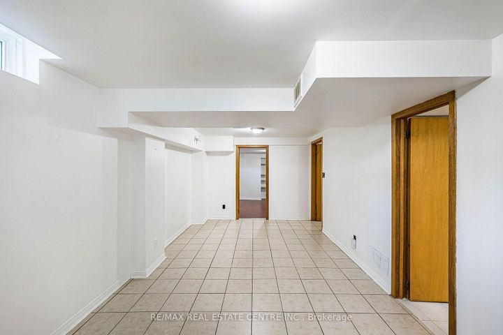 Photo 33 at 42 Lafleur Court, Fletcher's Creek South, Brampton