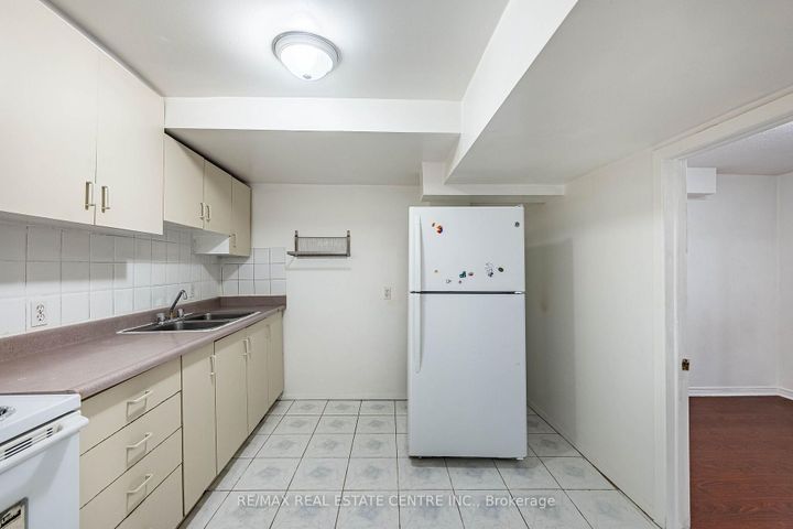 Photo 34 at 42 Lafleur Court, Fletcher's Creek South, Brampton