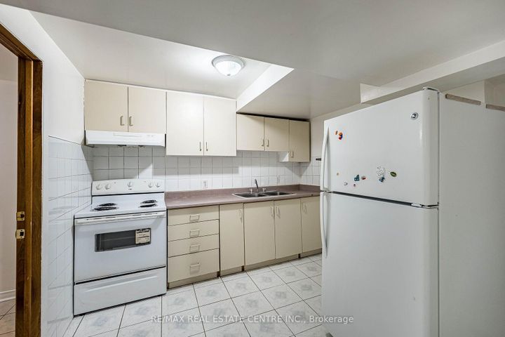 Photo 35 at 42 Lafleur Court, Fletcher's Creek South, Brampton