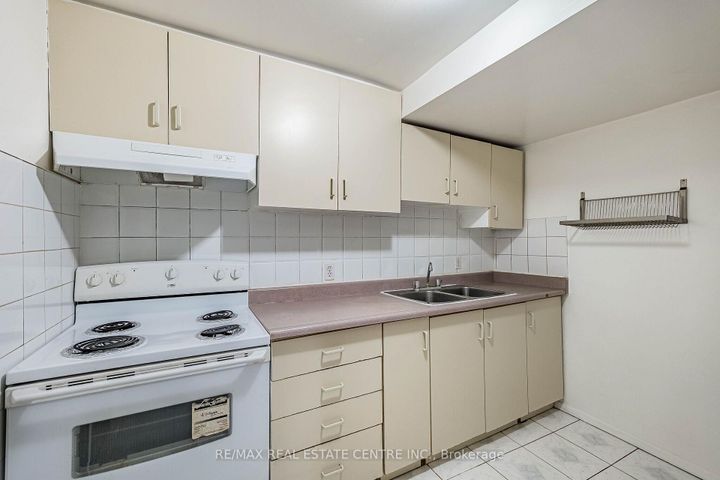 Photo 36 at 42 Lafleur Court, Fletcher's Creek South, Brampton
