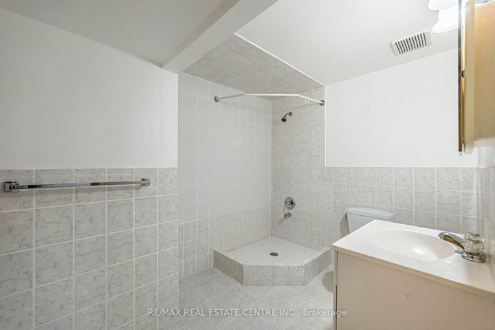 Photo 40 at 42 Lafleur Court, Fletcher's Creek South, Brampton