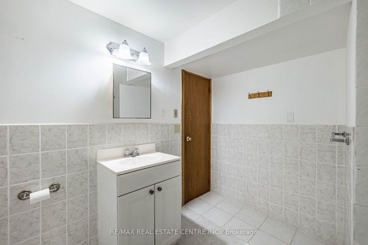 Photo 41 at 42 Lafleur Court, Fletcher's Creek South, Brampton