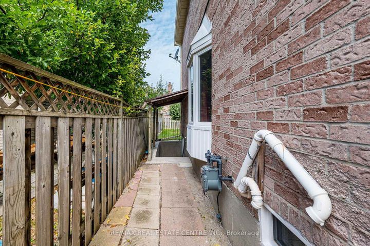 Photo 47 at 42 Lafleur Court, Fletcher's Creek South, Brampton