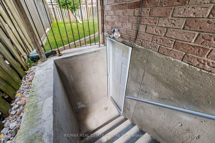 Photo 48 at 42 Lafleur Court, Fletcher's Creek South, Brampton