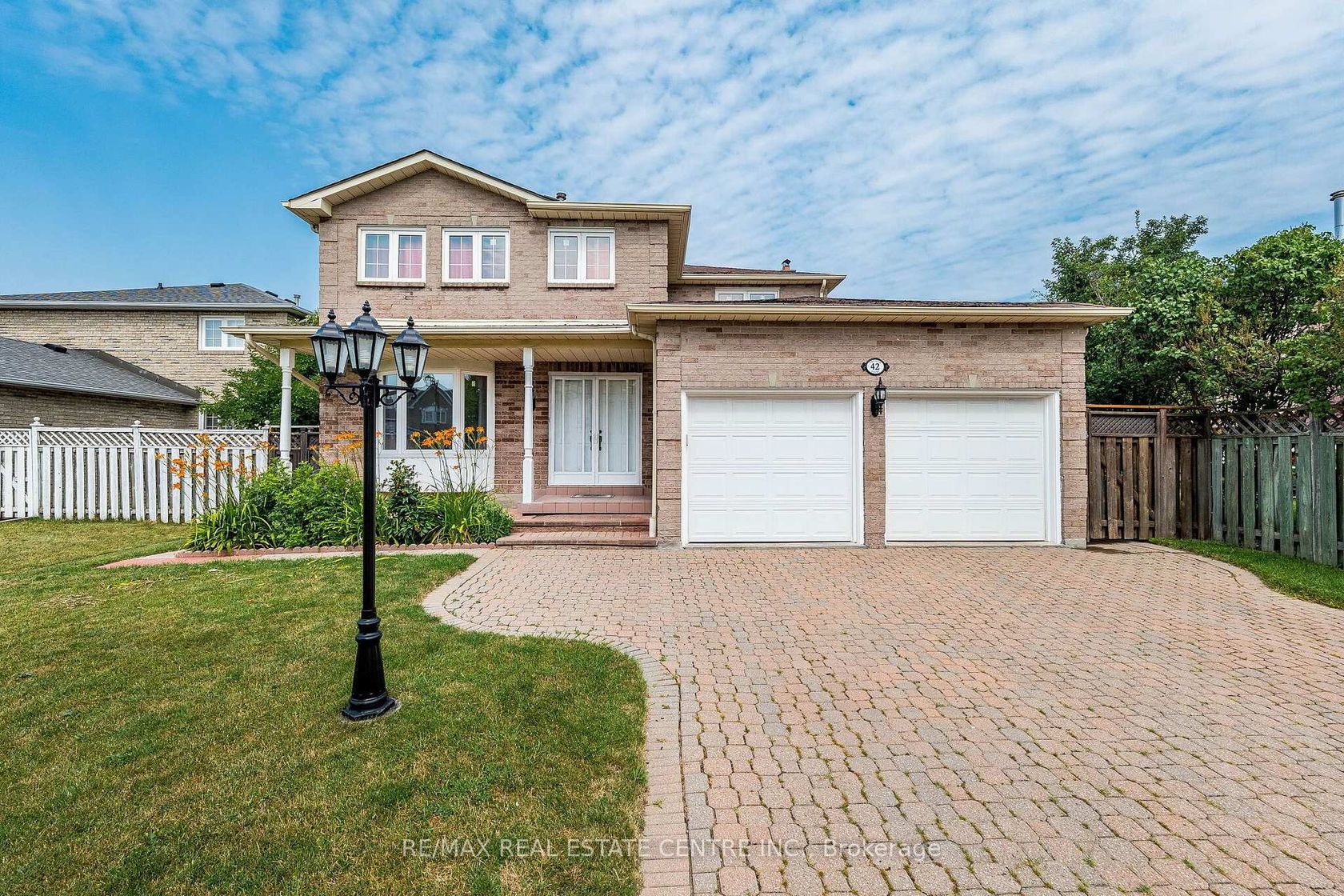42 Lafleur Court, Fletcher's Creek South, Brampton 2