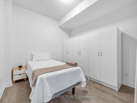 Photo 13 at 926 - 297 College Street, University, Toronto