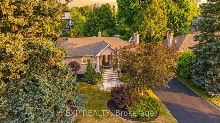 Photo 1 at 20 Malaren Road, Maple, Vaughan