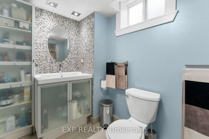 Photo 34 at 20 Malaren Road, Maple, Vaughan