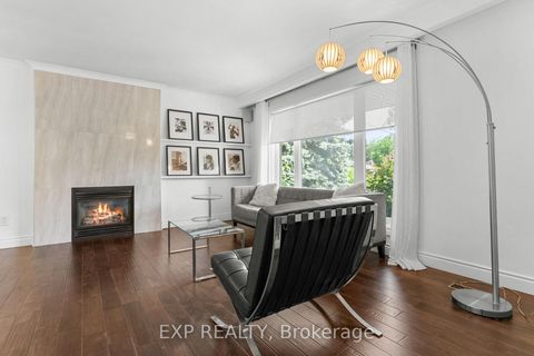 Photo 5 at 20 Malaren Road, Maple, Vaughan