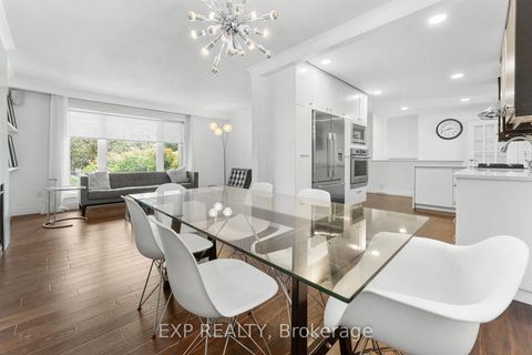 Photo 11 at 20 Malaren Road, Maple, Vaughan
