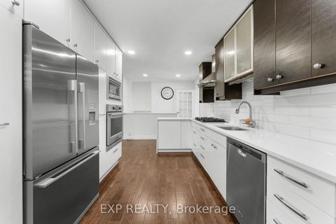 Photo 14 at 20 Malaren Road, Maple, Vaughan