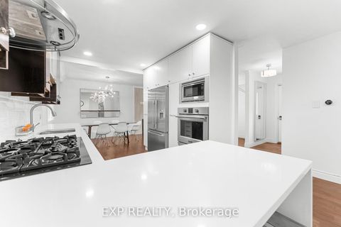 Photo 16 at 20 Malaren Road, Maple, Vaughan
