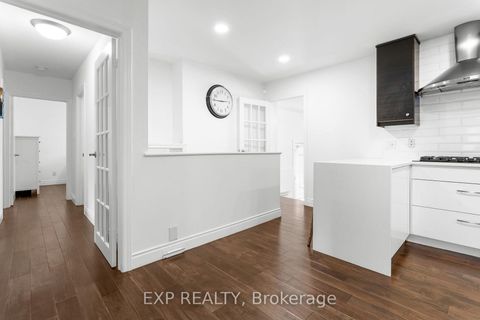 Photo 18 at 20 Malaren Road, Maple, Vaughan