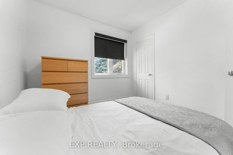 Photo 21 at 20 Malaren Road, Maple, Vaughan