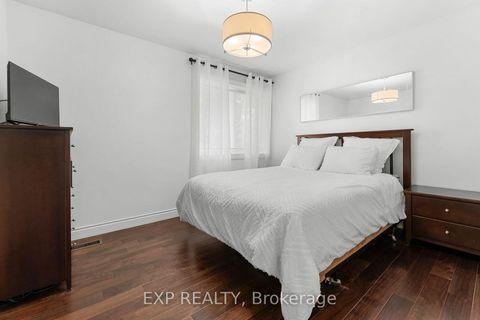 Photo 22 at 20 Malaren Road, Maple, Vaughan