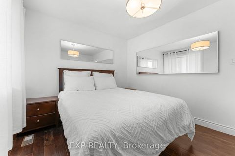 Photo 23 at 20 Malaren Road, Maple, Vaughan