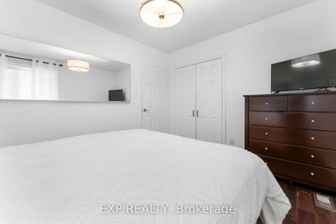 Photo 24 at 20 Malaren Road, Maple, Vaughan