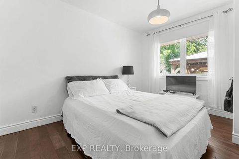 Photo 25 at 20 Malaren Road, Maple, Vaughan