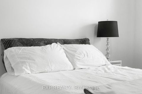 Photo 26 at 20 Malaren Road, Maple, Vaughan