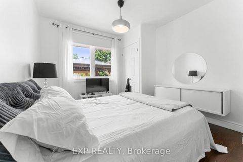 Photo 27 at 20 Malaren Road, Maple, Vaughan
