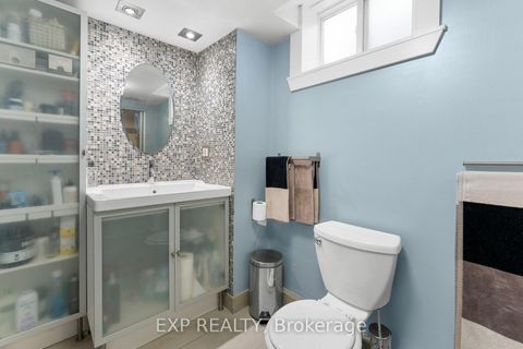 Photo 34 at 20 Malaren Road, Maple, Vaughan