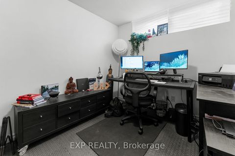 Photo 35 at 20 Malaren Road, Maple, Vaughan